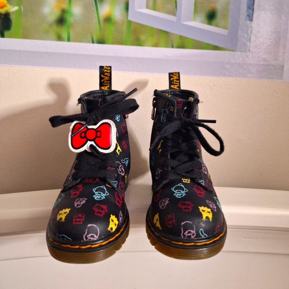 DR. Martens Sanrio Hello Kitty & Friends Boots. Size 10c.